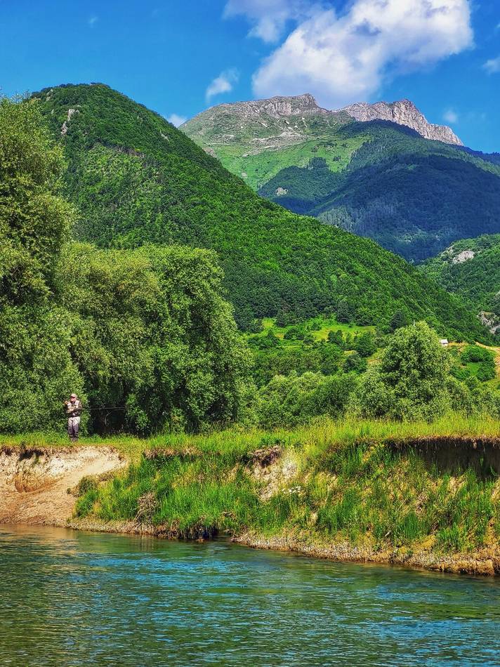 The Ljuča beneath the peaks