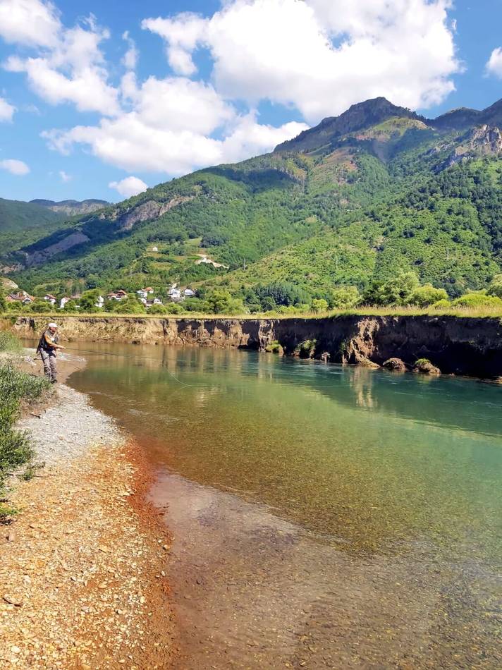 A bend of the Ljuča beneath the peaks