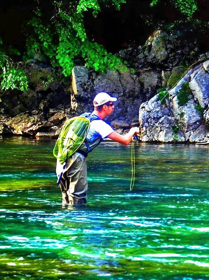 Casting under the bridge, Tara river