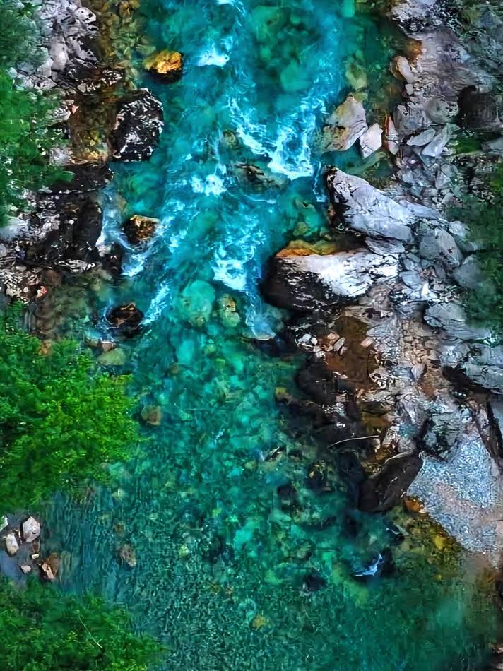 The turquoise Tara canyon