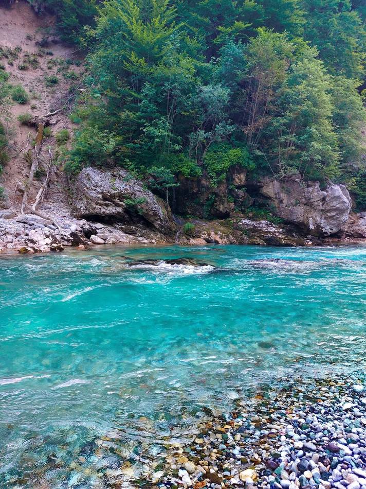 The turquoise waters of the Tara canyon