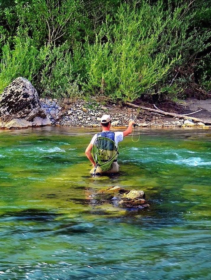 Casting from the shallows on the Tara